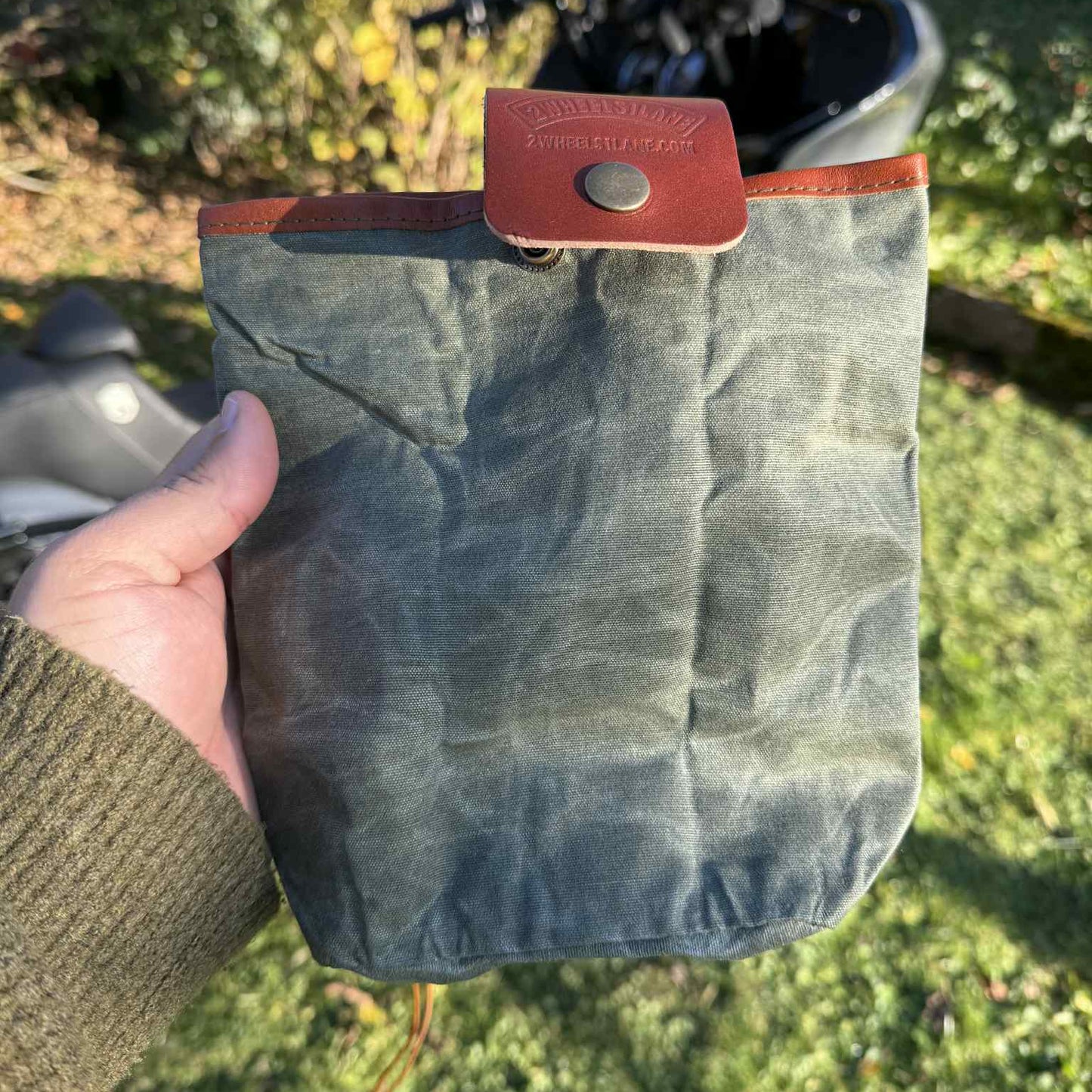 2Wheels Beltbag – Waxed Canvas Motorcycle Pouch | Foldable Foraging & Tool Bag for Riders and Camping