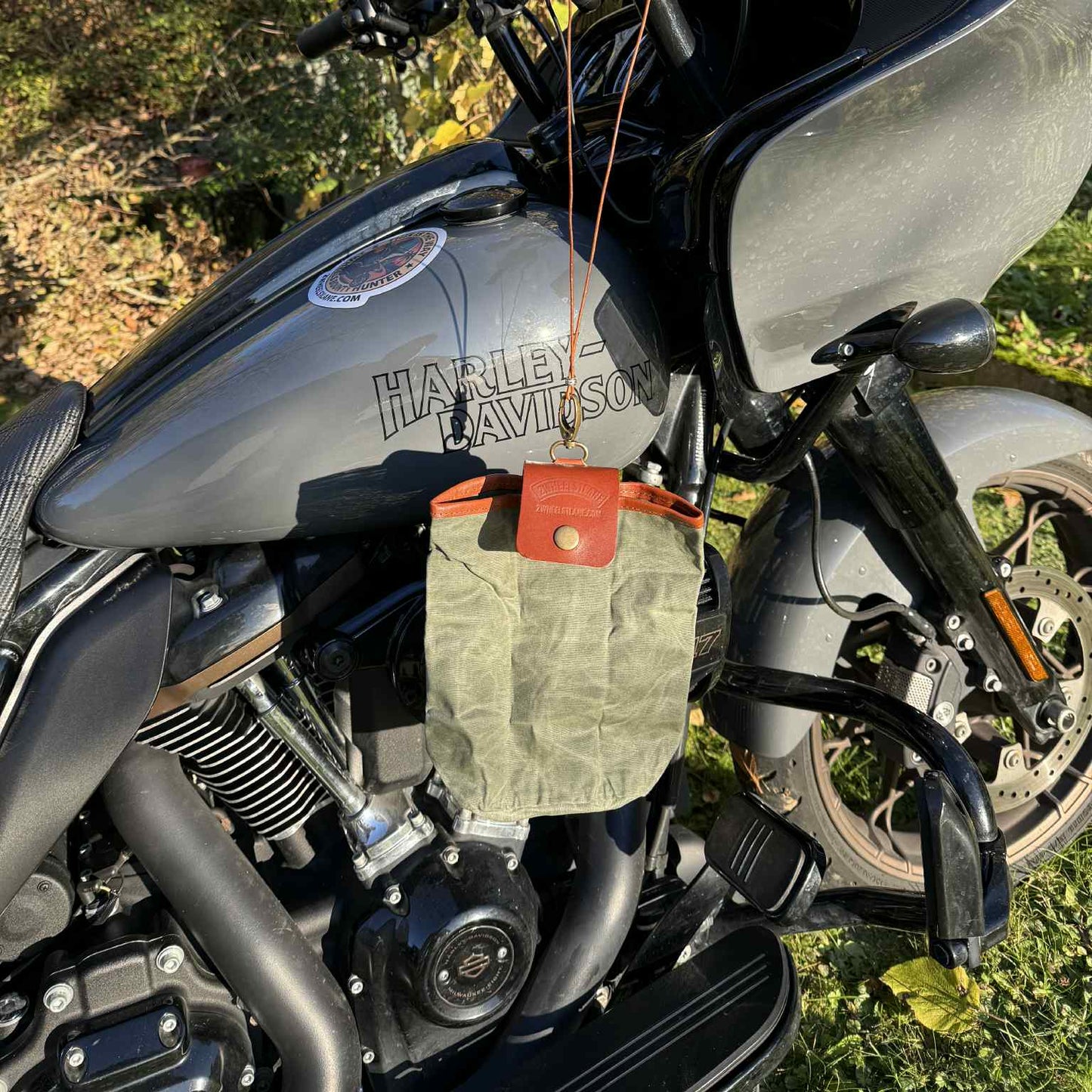 2Wheels Beltbag – Waxed Canvas Motorcycle Pouch | Foldable Foraging & Tool Bag for Riders and Camping