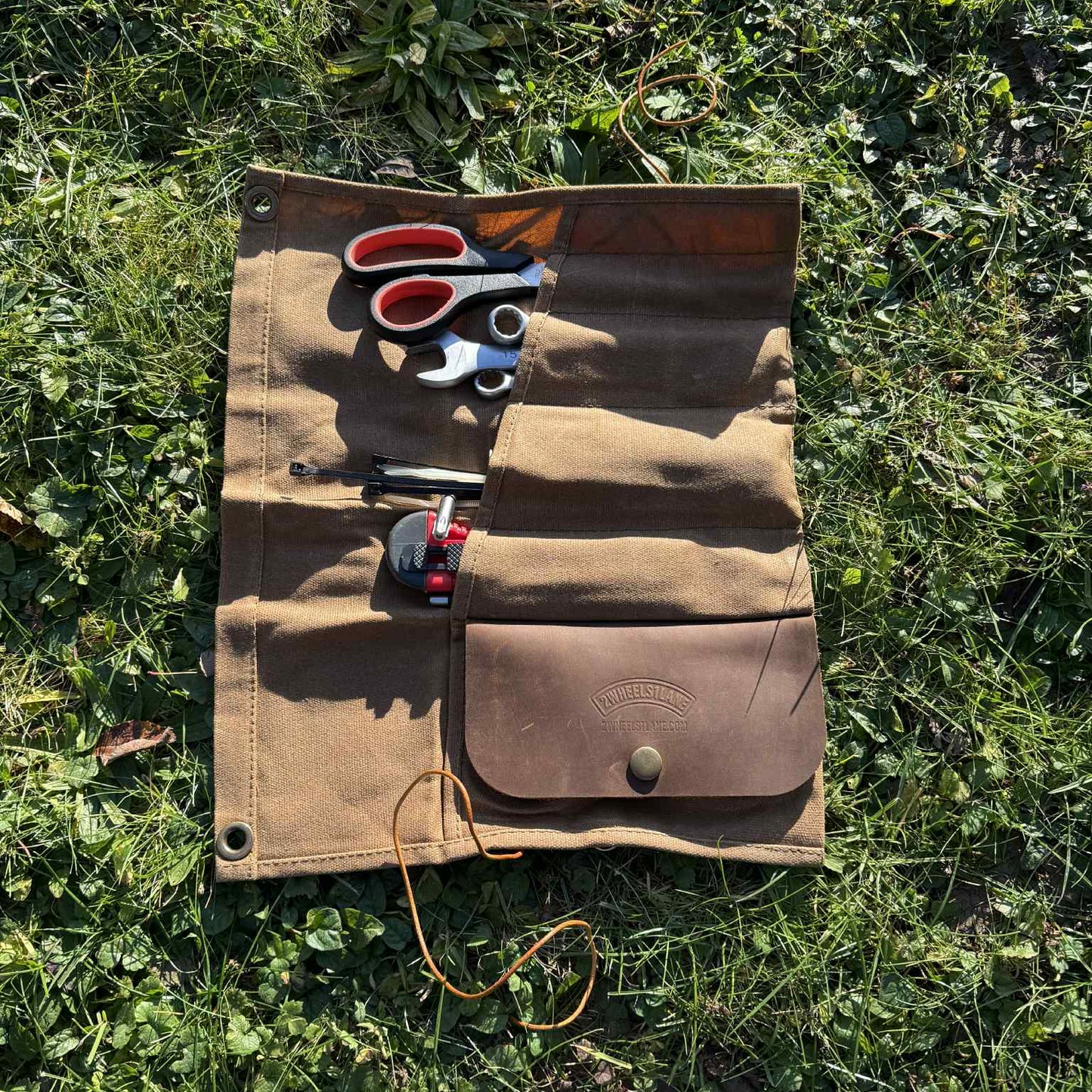 Waterproof Waxed Canvas Tool Roll – Durable Organizer for Camping & Outdoor Gear