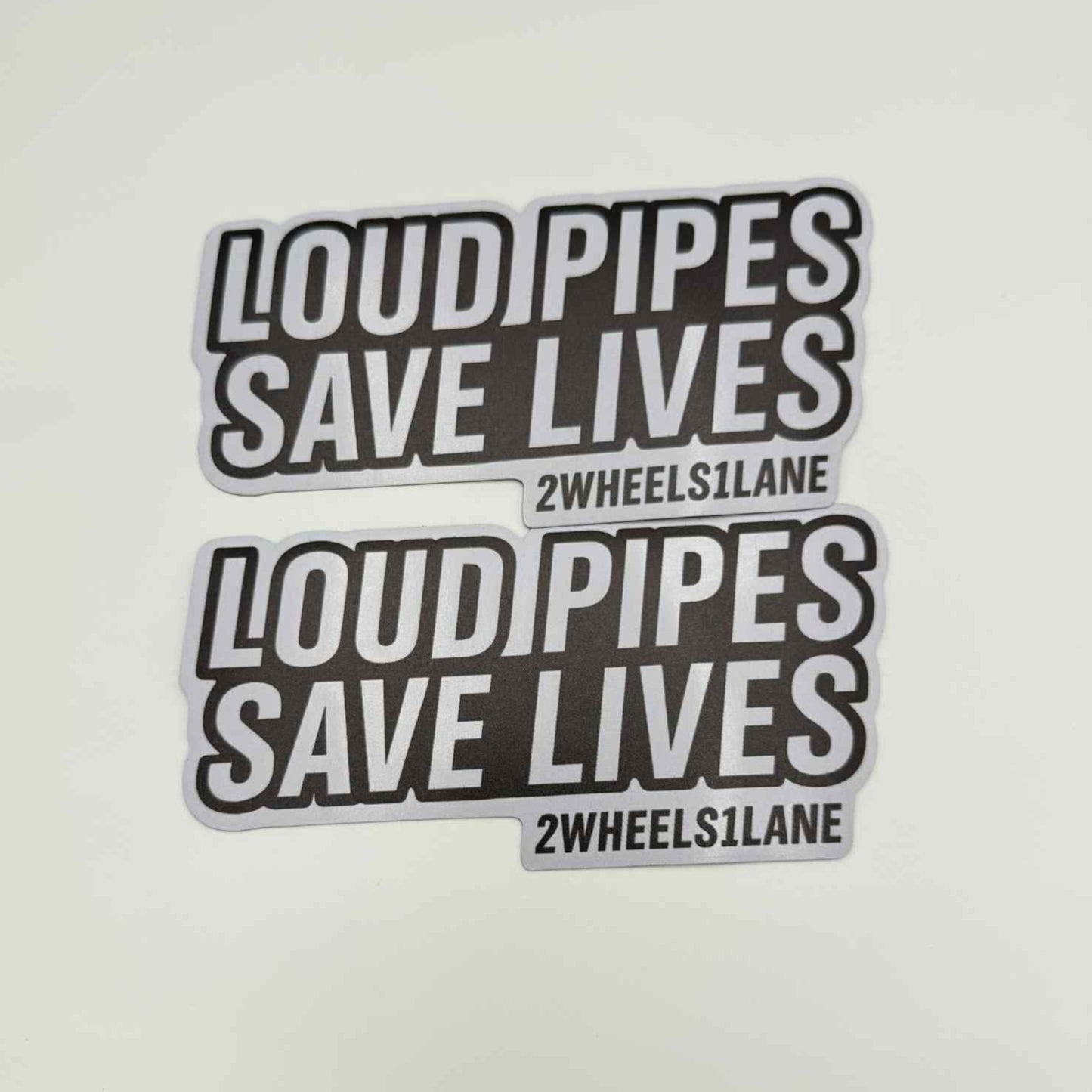 Loud Pipes Save Lives – Magnetic Metal Sign (15 × 7.5 cm) – Biker Garage & Motorcycle Decor